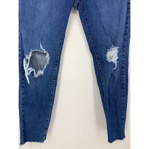 5/$16 C+J Womens Medium Blue Wash Distressed Button Fly Jeans Raw Hem Size 31 - Picture 3 of 5
